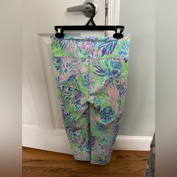 Lilly Pulitzer capris leggings - Picture 3 of 3